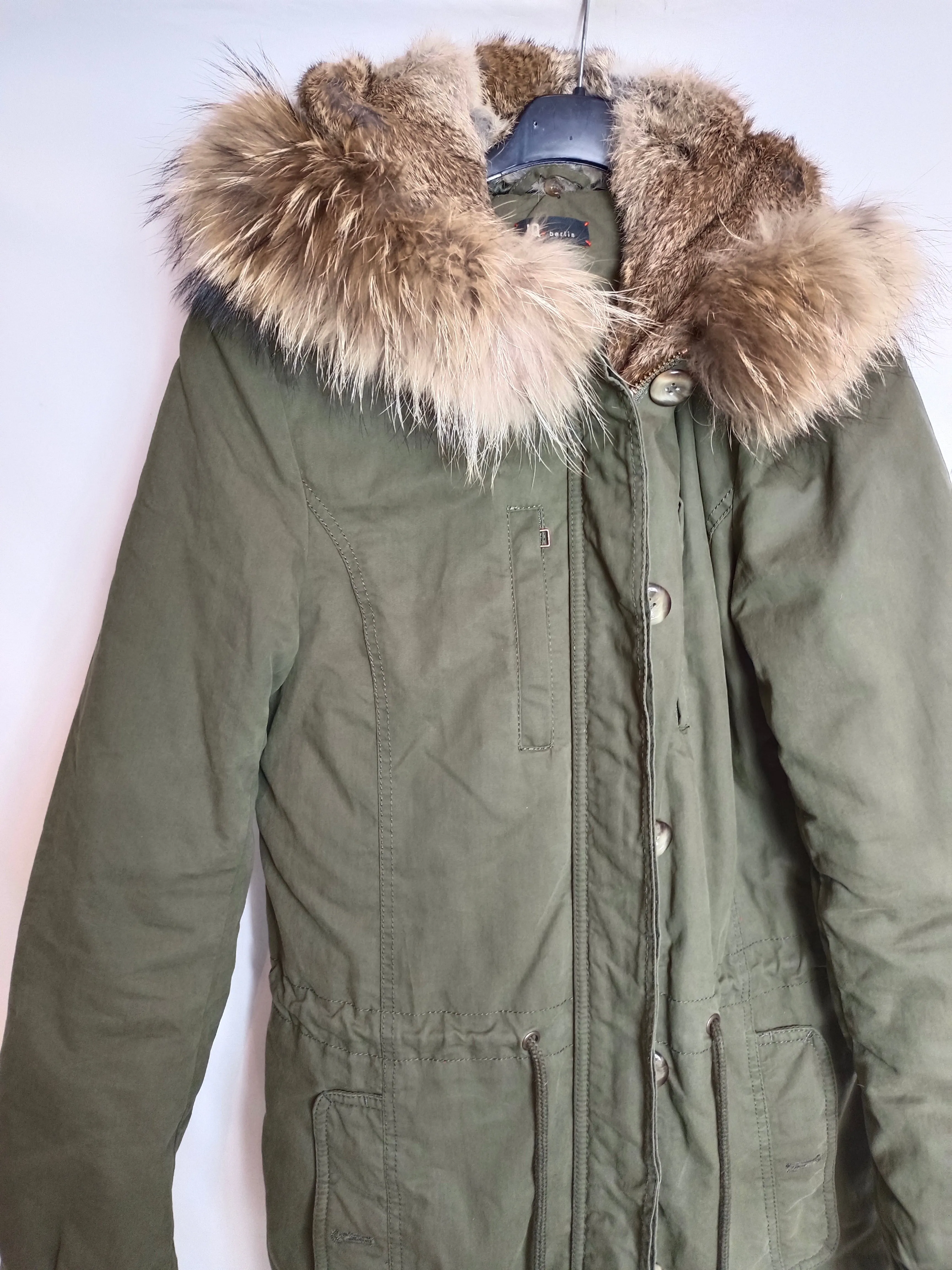 IQ BERLIN. Parka verde pelo T.36