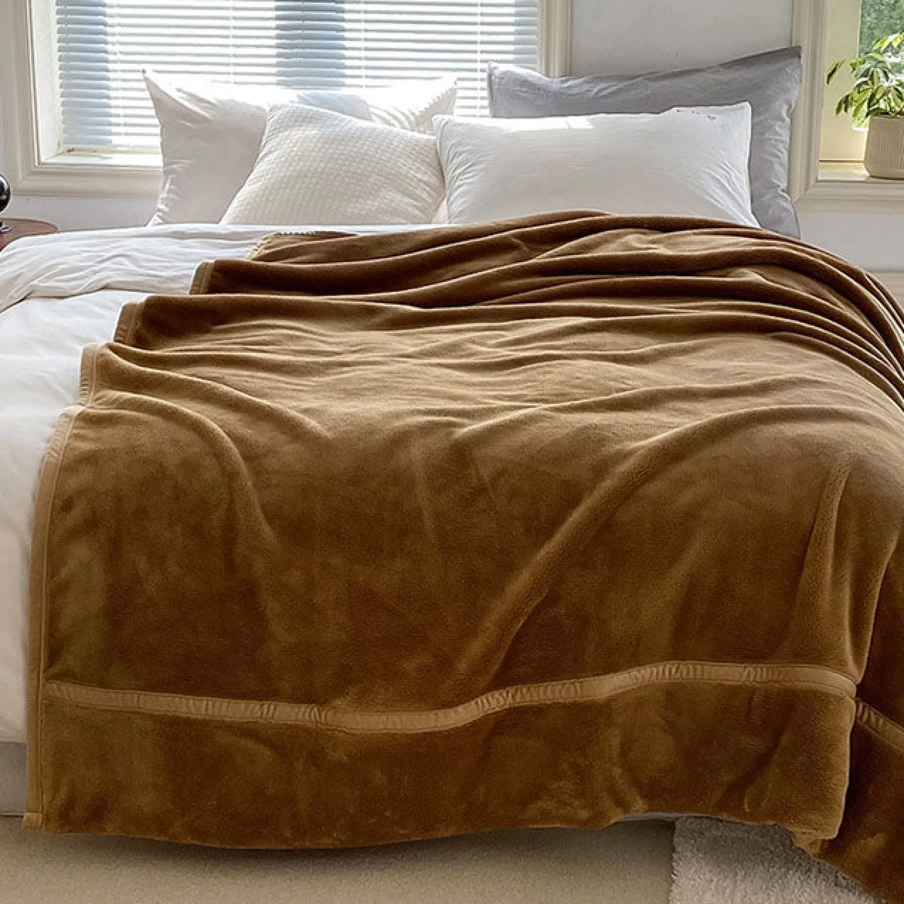 Warm Tone Lush Fleece Blanket / Blue