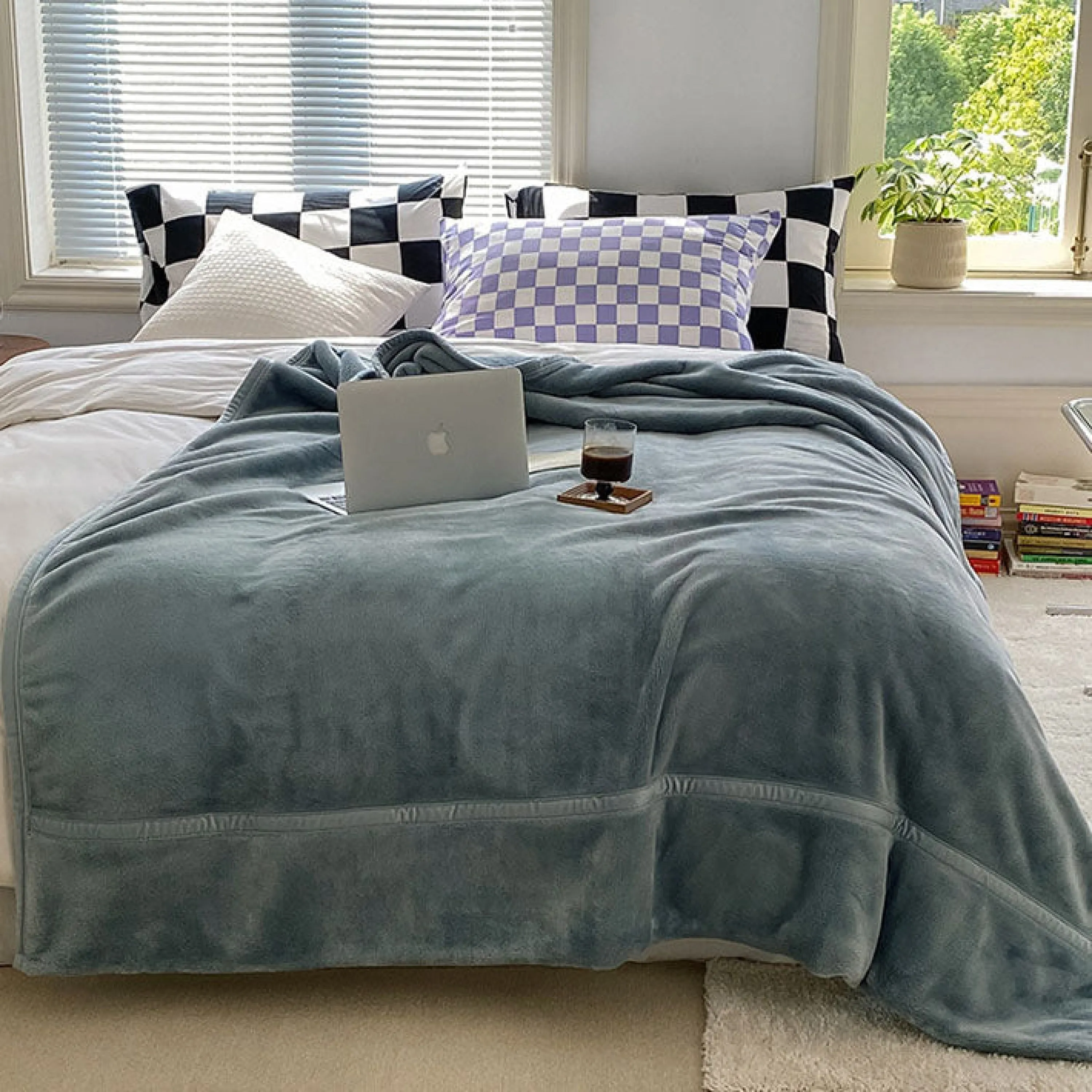 Warm Tone Lush Fleece Blanket / Blue